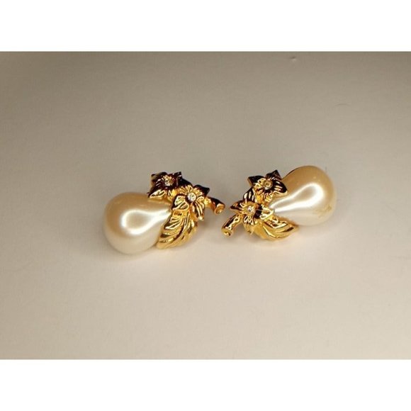 AVON 1" Long White Pear Clip On Earrings Set (1e1) - Picture 1 of 5